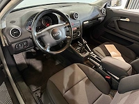 Audi a3 1.6 attraction, 21-np-dg - afbeelding 12 van  13