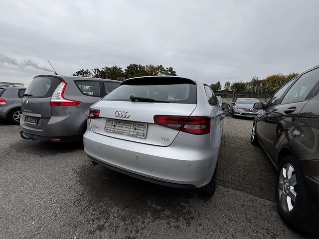 Audi a3 1.6 tdi attraction, 2013 - afbeelding 21 van  26