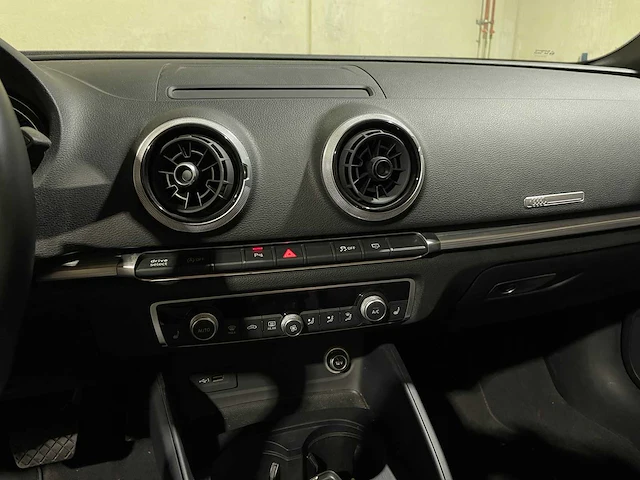 Audi a3 35 tfsi cabriolet 1.5 tfsi 150pk 2019 - afbeelding 17 van  38