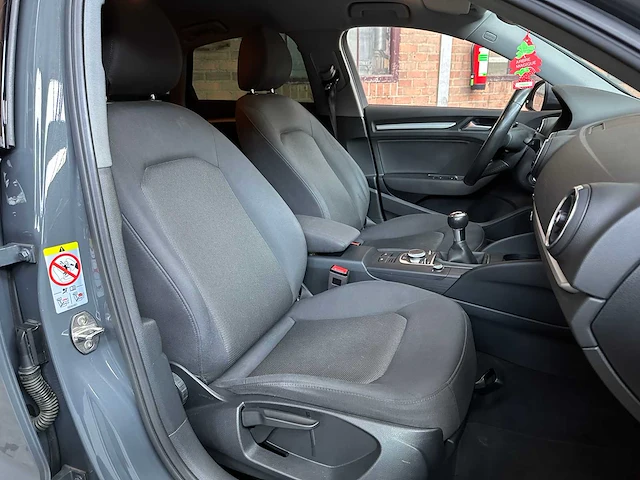 Audi a3 limousine 1.5 tfsi cod sport sport s line edition 150pk 2018, k-205-ls - afbeelding 32 van  41