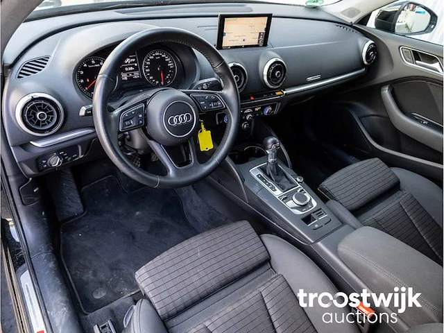 Audi a3 limousine 30 tfsi s-line automaat 2019 navigatie xenon/led stoelverwarming getint glas 18"inch fabrieksgarantie - afbeelding 2 van  24