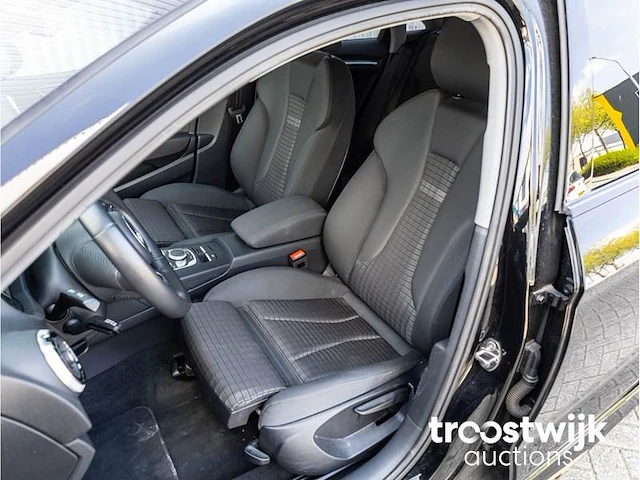 Audi a3 limousine 30 tfsi s-line automaat 2019 navigatie xenon/led stoelverwarming getint glas 18"inch fabrieksgarantie - afbeelding 4 van  24