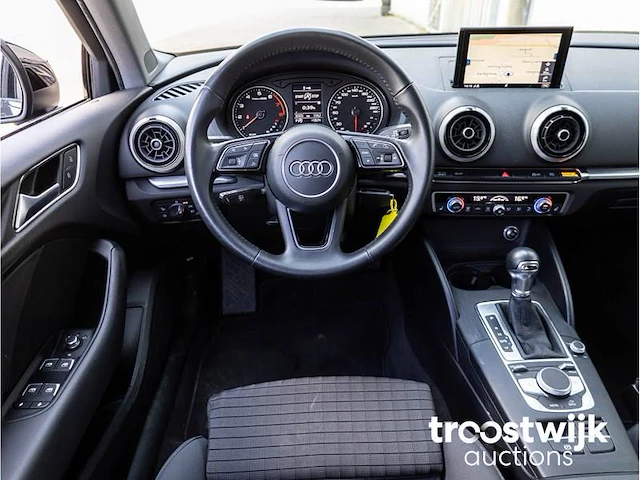 Audi a3 limousine 30 tfsi s-line automaat 2019 navigatie xenon/led stoelverwarming getint glas 18"inch fabrieksgarantie - afbeelding 6 van  24