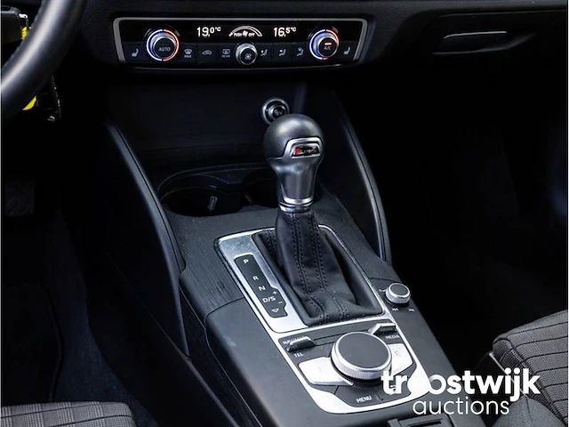 Audi a3 limousine 30 tfsi s-line automaat 2019 navigatie xenon/led stoelverwarming getint glas 18"inch fabrieksgarantie - afbeelding 11 van  24