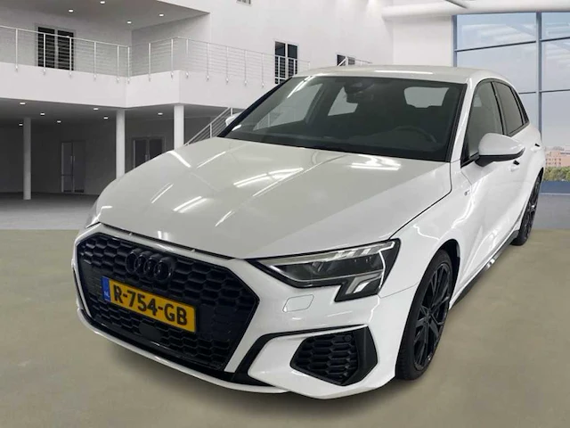 Audi a3 sportback 30 tfsi s edition 2022 | r-754-gb - afbeelding 1 van  26