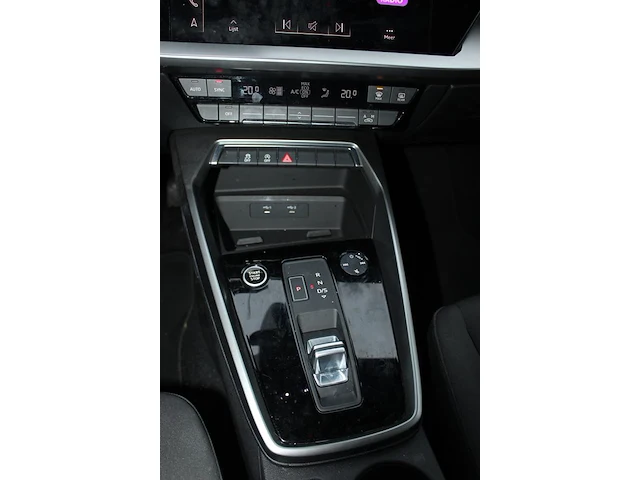 Audi a3 sportback elektrisch en benzine met kenteken k-676-db. kilometerstand 60.032. datum 1e toelating 30... - afbeelding 3 van  14