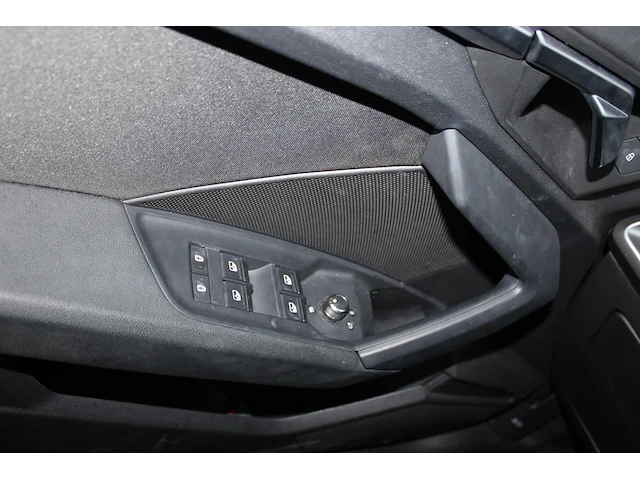 Audi a3 sportback elektrisch en benzine met kenteken k-676-db. kilometerstand 60.032. datum 1e toelating 30... - afbeelding 4 van  14