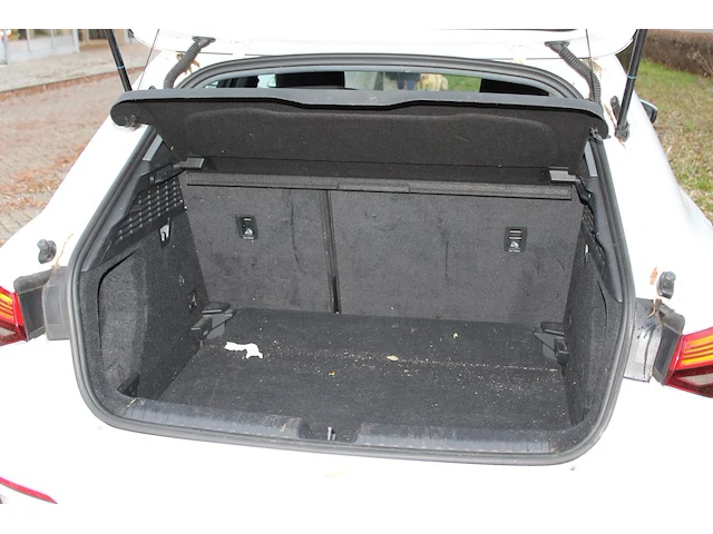 Audi a3 sportback elektrisch en benzine met kenteken k-676-db. kilometerstand 60.032. datum 1e toelating 30... - afbeelding 6 van  14