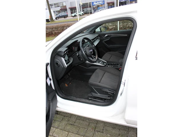 Audi a3 sportback elektrisch en benzine met kenteken k-676-db. kilometerstand 60.032. datum 1e toelating 30... - afbeelding 12 van  14