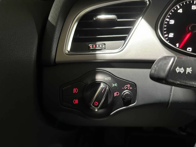 Audi a4 avant 1.8 tfsi s edition 120pk 2013, 26-zrp-1 - afbeelding 13 van  41