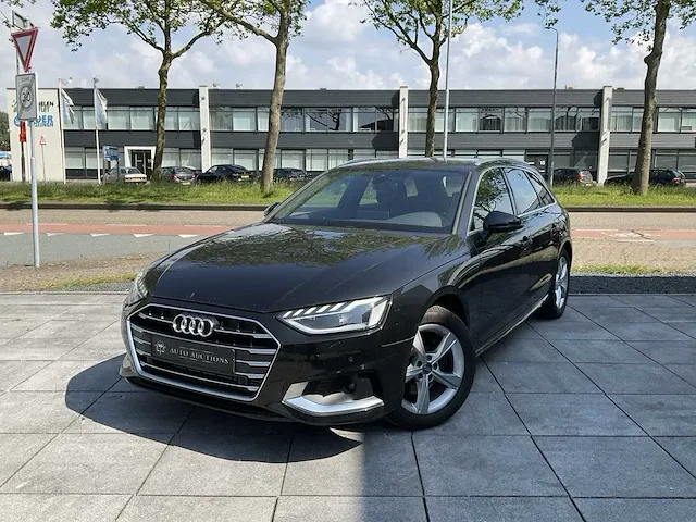 Audi a4 avant 35 tfsi achteruitrijcamera dodehoek memory elektrische kofferklep led dab - afbeelding 1 van  42