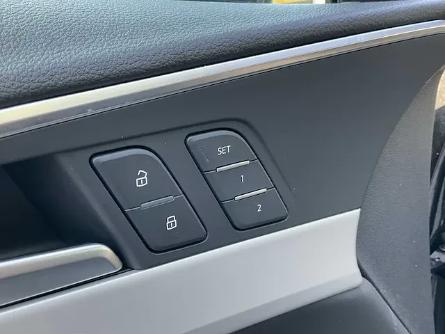 Audi a4 avant 35 tfsi achteruitrijcamera dodehoek memory elektrische kofferklep led dab - afbeelding 22 van  42