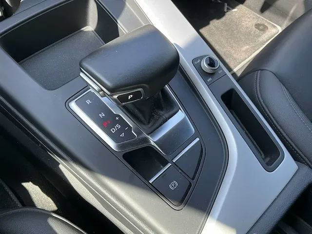 Audi a4 avant 35 tfsi achteruitrijcamera dodehoek memory elektrische kofferklep led dab - afbeelding 31 van  42