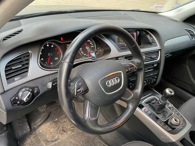 Audi a4 avant personenauto - afbeelding 8 van  16