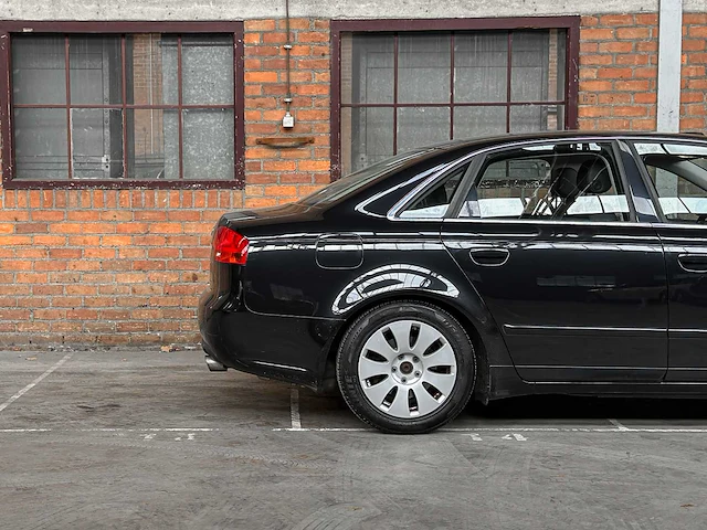Audi a4 limousine 3.2 fsi v6 quattro 256pk 2005, n-609-jr youngtimer - afbeelding 2 van  46