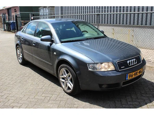 Audi a4 sedan met kenteken 96-hk-ng. - afbeelding 1 van  11