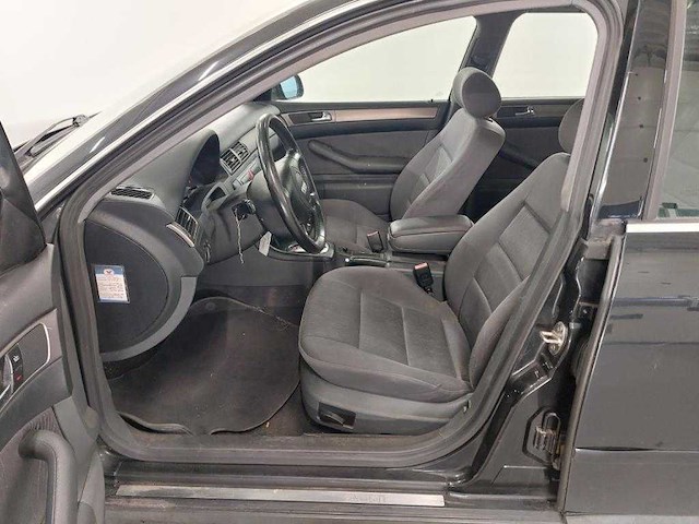 Audi a6 avant 2.4 5v advance , 30-dn-ts - afbeelding 15 van  19