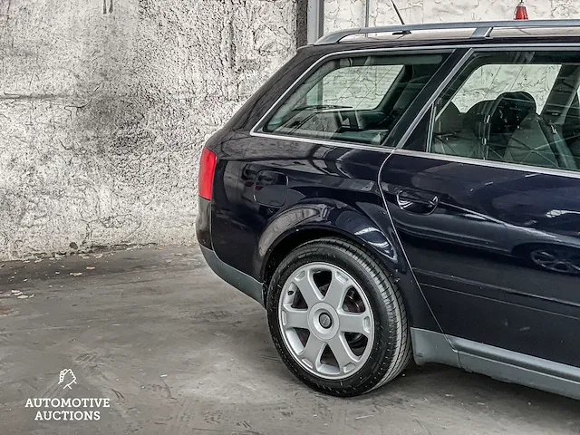 Audi a6 avant 2.4 exclusive mt 170pk 2002 -orig. nl-, 04-jn-tn -youngtimer- - afbeelding 11 van  50