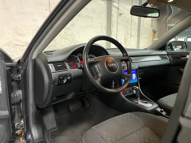 Audi a6 avant 2.4 exclusive mt 170pk 2002 -orig. nl-, 04-jn-tn -youngtimer- - afbeelding 18 van  50