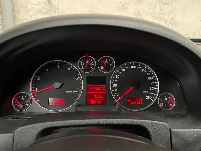 Audi a6 avant 2.4 exclusive mt 170pk 2002 -orig. nl-, 04-jn-tn -youngtimer- - afbeelding 21 van  50