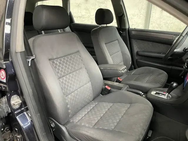 Audi a6 avant 2.4 exclusive mt 170pk 2002 -orig. nl-, 04-jn-tn -youngtimer- - afbeelding 39 van  50