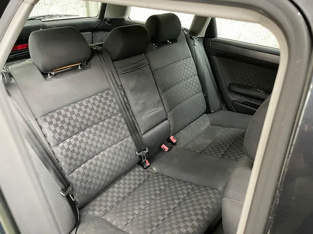 Audi a6 avant 2.4 exclusive mt 170pk 2002 -orig. nl-, 04-jn-tn -youngtimer- - afbeelding 40 van  50