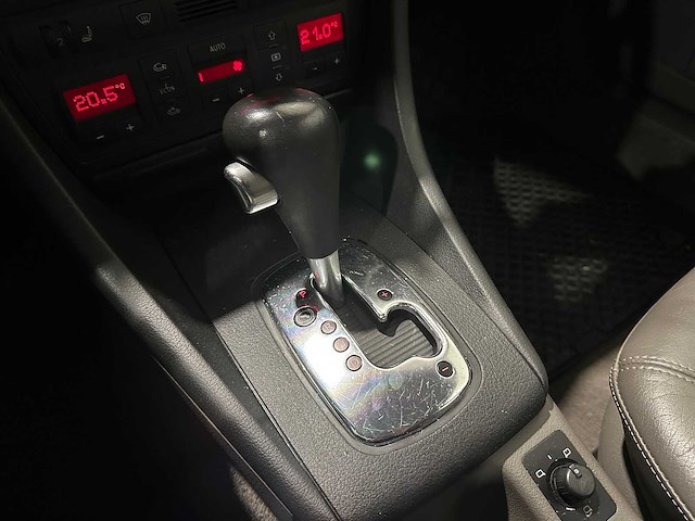 Audi a6 avant 2.4 exclusive mt pg-604-k - afbeelding 7 van  26