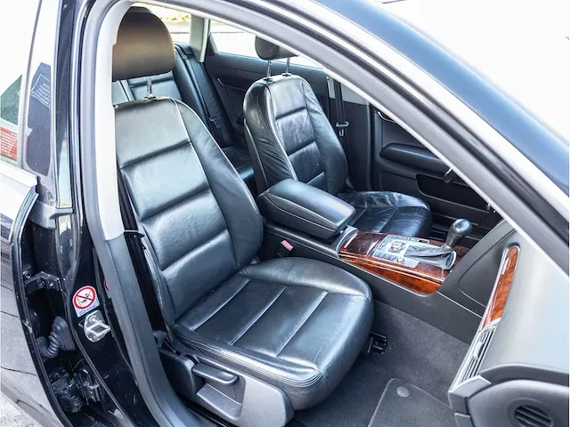 Audi a6 avant 3.2 fsi quattro 256pk automaat 2005 vol leer xenon navigatie parkeersensoren trekhaak, p-027-fr - afbeelding 16 van  25