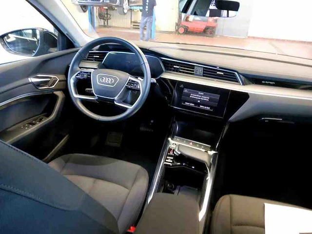 Audi e-tron 50 quattro 71 kwh 230kw automaat 2022 - afbeelding 13 van  17