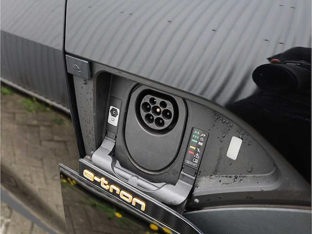 Audi e-tron 50 quattro 71 kwh 230kw automaat 2022 - afbeelding 19 van  37
