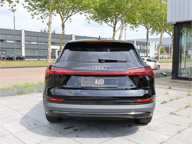 Audi e-tron 50 quattro 71 kwh 230kw automaat 2022 - afbeelding 32 van  37