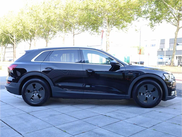 Audi e-tron 50 quattro 71 kwh 230kw automaat 2022 - afbeelding 32 van  35