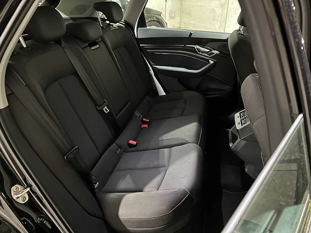 Audi e-tron 50 quattro business edition 313pk 2020, j-470-fg - afbeelding 36 van  45