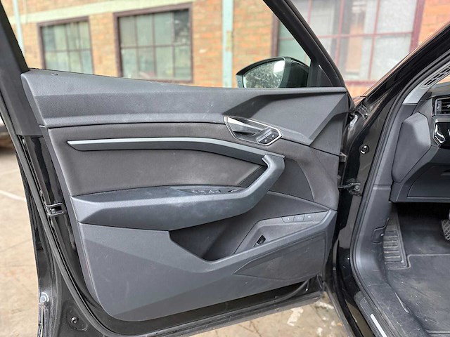 Audi e-tron 50 quattro business edition 71 kwh 313pk 2020, k-422-jj - afbeelding 59 van  87