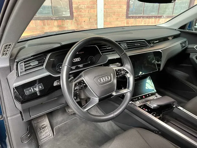 Audi e-tron 50 quattro launch edition 71 kwh 313pk 2019 (origineel-nl + 1e eigenaar), g-338-xh - afbeelding 17 van  68