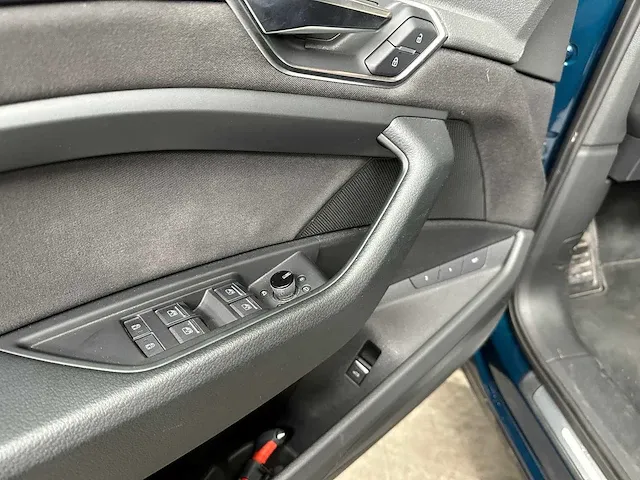 Audi e-tron 50 quattro launch edition 71 kwh 313pk 2019 (origineel-nl + 1e eigenaar), g-338-xh - afbeelding 18 van  68
