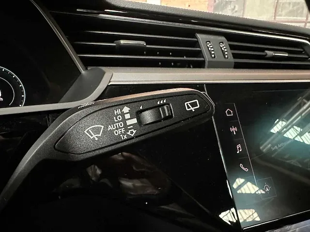 Audi e-tron 50 quattro launch edition 71 kwh 313pk 2019 (origineel-nl + 1e eigenaar), g-338-xh - afbeelding 26 van  68
