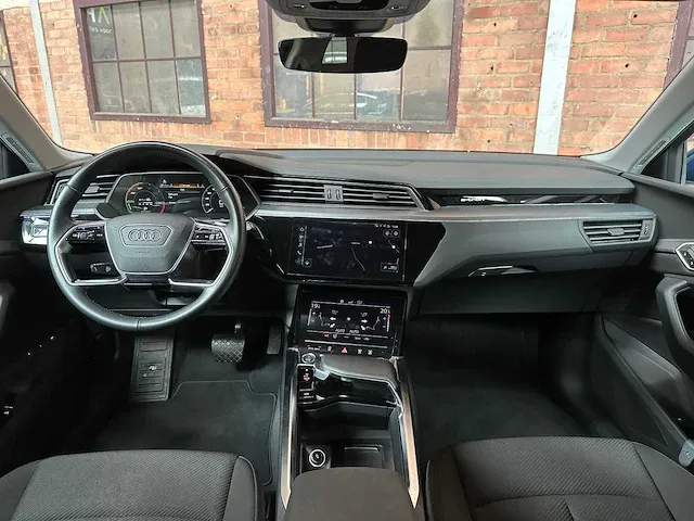 Audi e-tron 50 quattro launch edition 71 kwh 313pk 2019 (origineel-nl + 1e eigenaar), g-338-xh - afbeelding 31 van  68