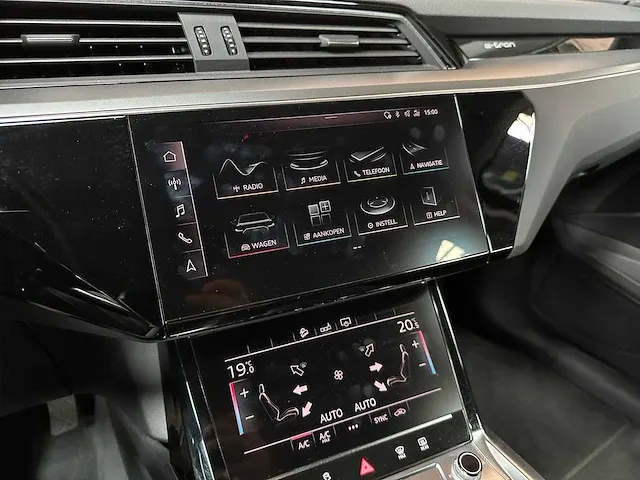 Audi e-tron 50 quattro launch edition 71 kwh 313pk 2019 (origineel-nl + 1e eigenaar), g-338-xh - afbeelding 32 van  68