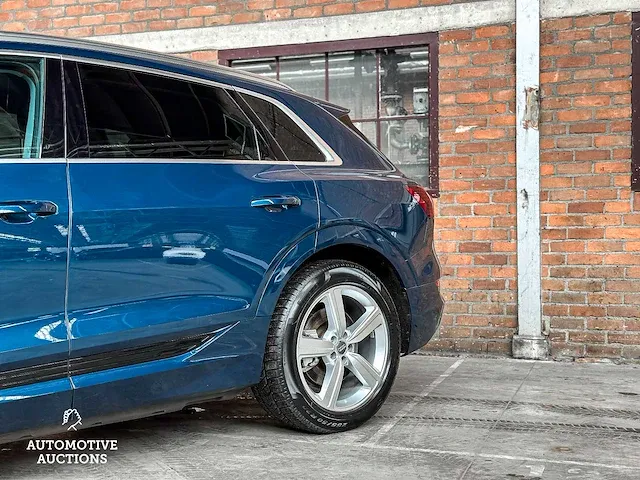 Audi e-tron 50 quattro launch edition 71 kwh 313pk 2019 (origineel-nl + 1e eigenaar), g-338-xh - afbeelding 34 van  68