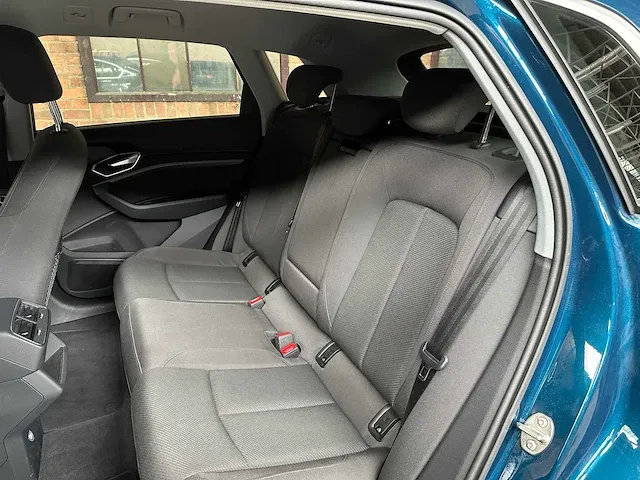 Audi e-tron 50 quattro launch edition 71 kwh 313pk 2019 (origineel-nl + 1e eigenaar), g-338-xh - afbeelding 53 van  68