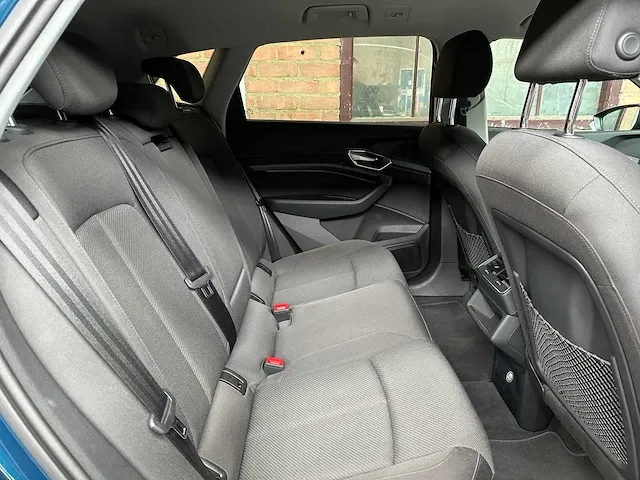 Audi e-tron 50 quattro launch edition 71 kwh 313pk 2019 (origineel-nl + 1e eigenaar), g-338-xh - afbeelding 54 van  68