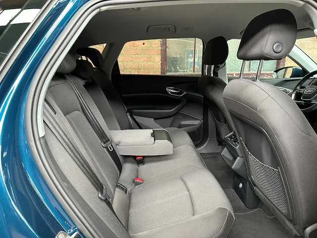 Audi e-tron 50 quattro launch edition 71 kwh 313pk 2019 (origineel-nl + 1e eigenaar), g-338-xh - afbeelding 55 van  68