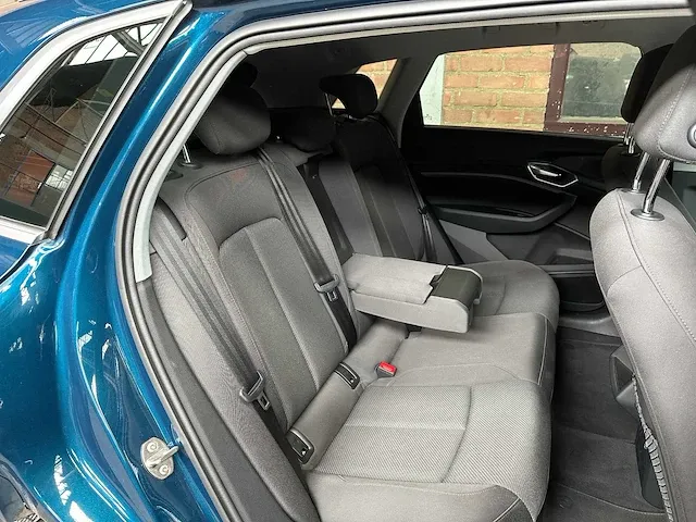 Audi e-tron 50 quattro launch edition 71 kwh 313pk 2019 (origineel-nl + 1e eigenaar), g-338-xh - afbeelding 57 van  68