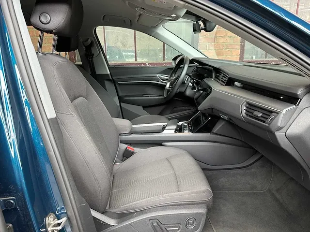 Audi e-tron 50 quattro launch edition 71 kwh 313pk 2019 (origineel-nl + 1e eigenaar), g-338-xh - afbeelding 58 van  68