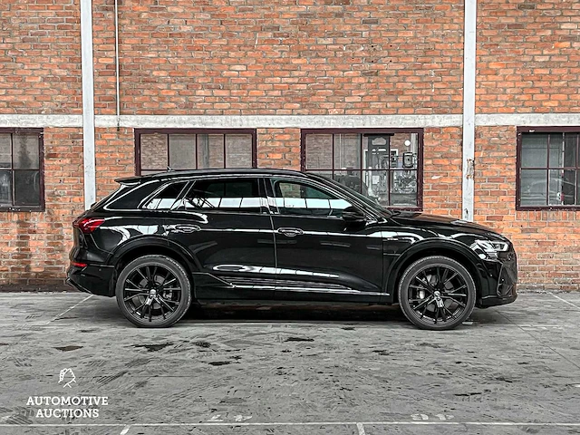 Audi e-tron 50 quattro launch edition black 71 kwh 313pk 2019 (origineel-nl + 1e eigenaar), h-970-bh - afbeelding 2 van  26
