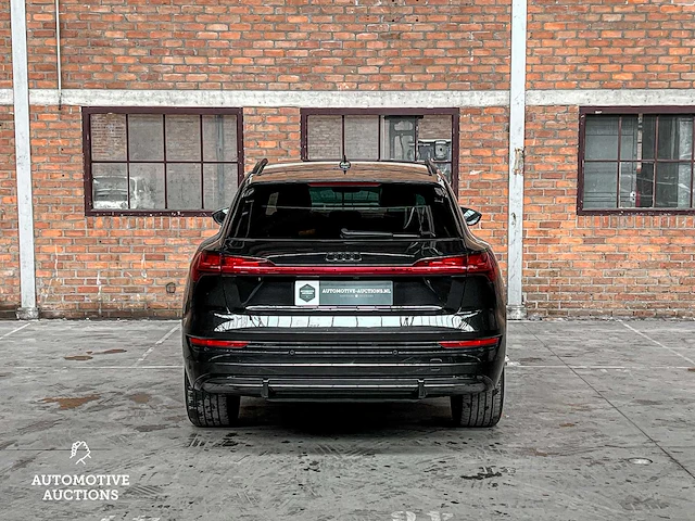 Audi e-tron 50 quattro launch edition black 71 kwh 313pk 2019 (origineel-nl + 1e eigenaar), h-970-bh - afbeelding 9 van  26