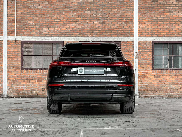 Audi e-tron 50 quattro launch edition black 71 kwh 313pk 2019 (origineel-nl + 1e eigenaar), h-970-bh - afbeelding 10 van  26