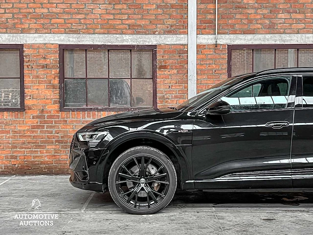 Audi e-tron 50 quattro launch edition black 71 kwh 313pk 2019 (origineel-nl + 1e eigenaar), h-970-bh - afbeelding 18 van  26