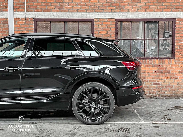 Audi e-tron 50 quattro launch edition black 71 kwh 313pk 2019 (origineel-nl + 1e eigenaar), h-970-bh - afbeelding 19 van  26